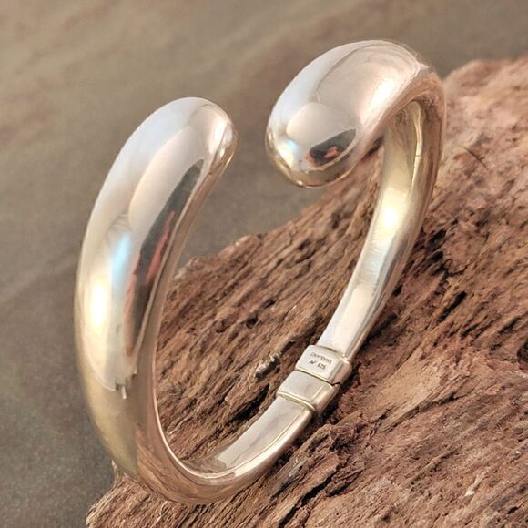 Sterling Contemporary Spring Hinge Bypass Bangle Bracelet - Picture 4 of 7